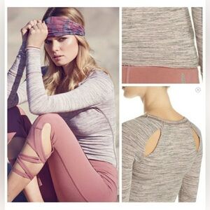 Free People Movement Women’s Gray Peekaboo Sweatshirt Size Small Activewear
